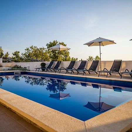 Villa Royal Promons - Heated Pool Starigrad Paklenica Exterior foto