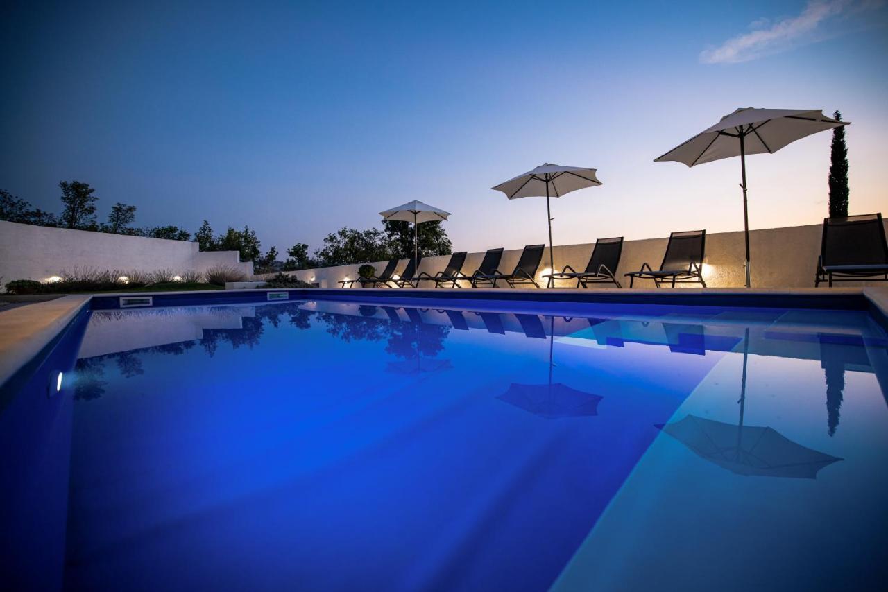 Villa Royal Promons - Heated Pool Starigrad Paklenica Exterior foto